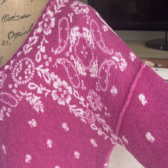 Sundance magenta purple V-neck long sleeve sweater w cream floral paisley detail - Picture 5 of 16